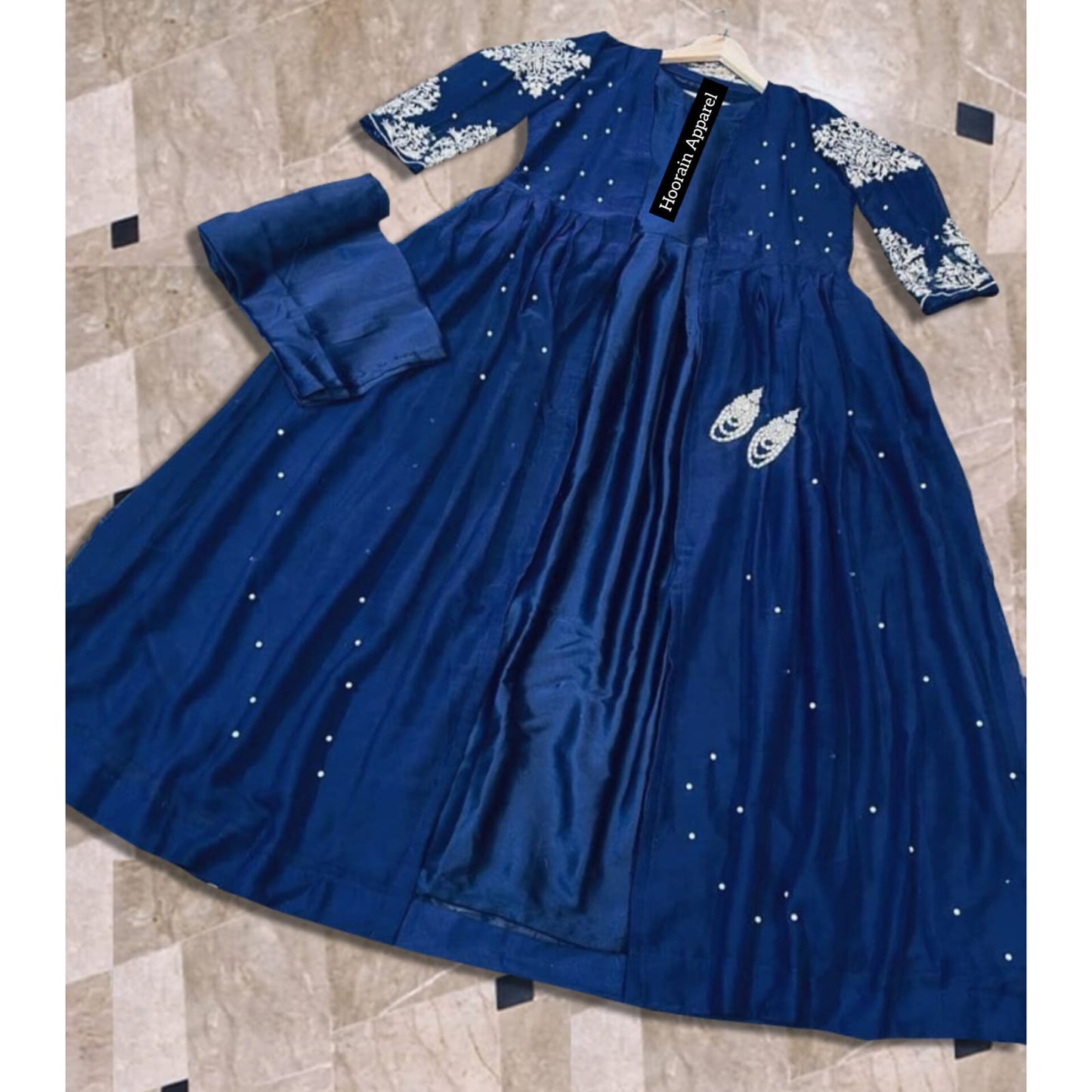 Stunning Embroidered Gown Set: Effortless Elegance!" โจ๐